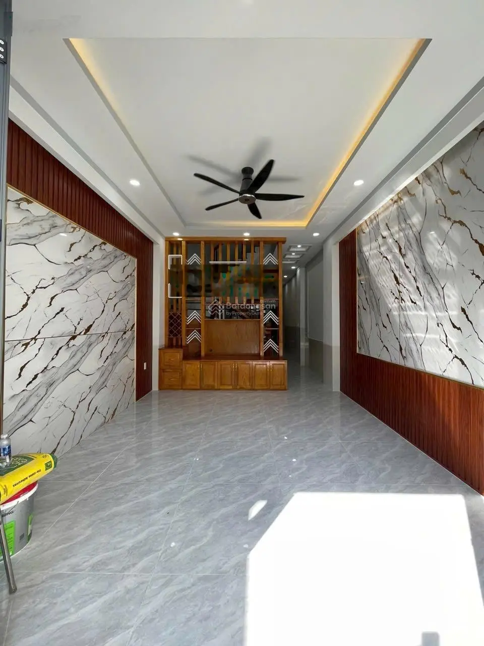 Nhà trệt - 2 lầu gần sân vận động Dĩ An. DT: 82.2m2. Đường nhựa 5m thông. 3 pn - 4 wc giá 4.5 tỷ TL