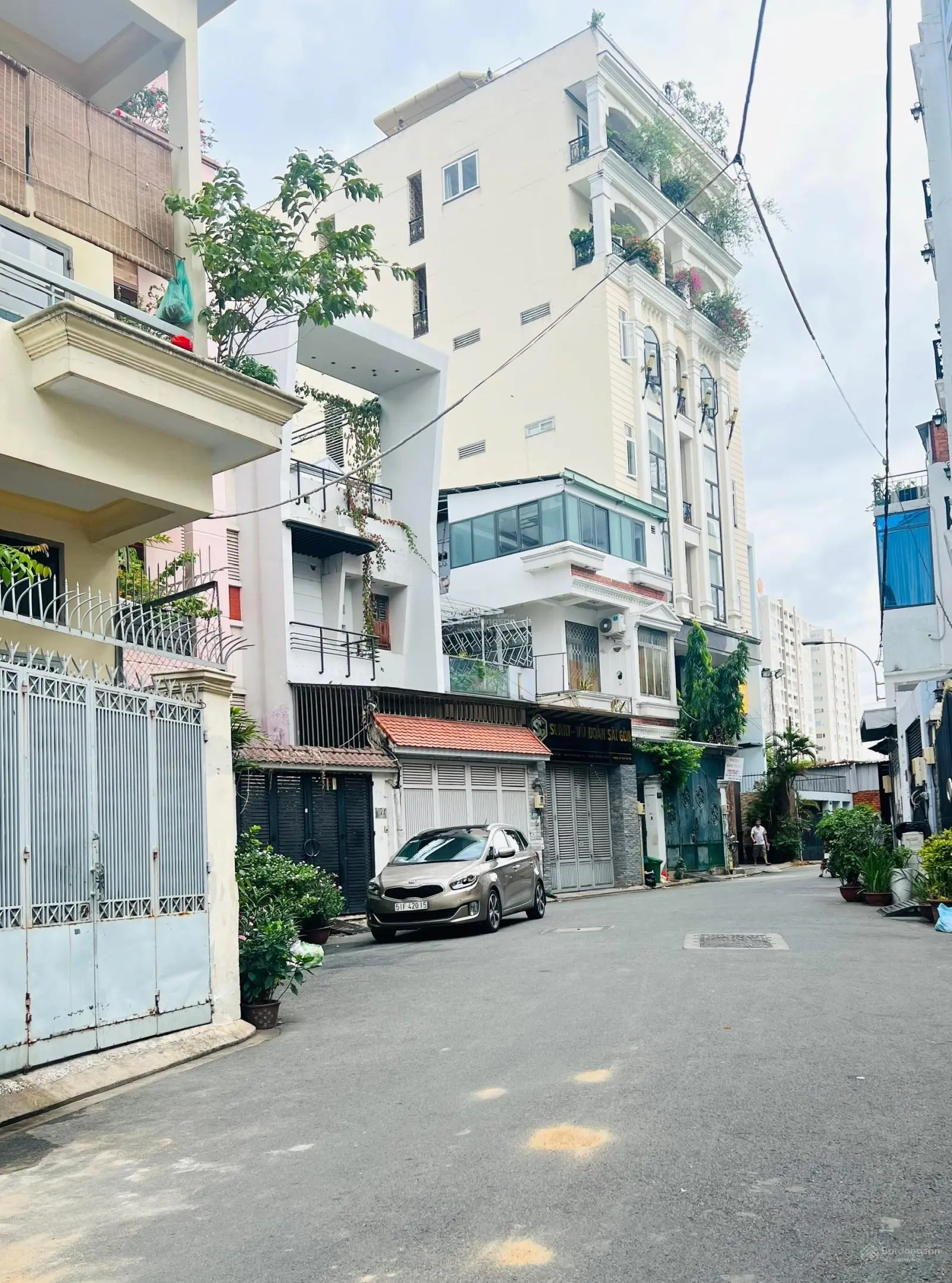 Gấp bán nhà khu vip P2 Tân Bình gần sân bay, 225m2, 3 tầng, ngang khủng nở hậu 14m-chỉ hơn 130tr/m