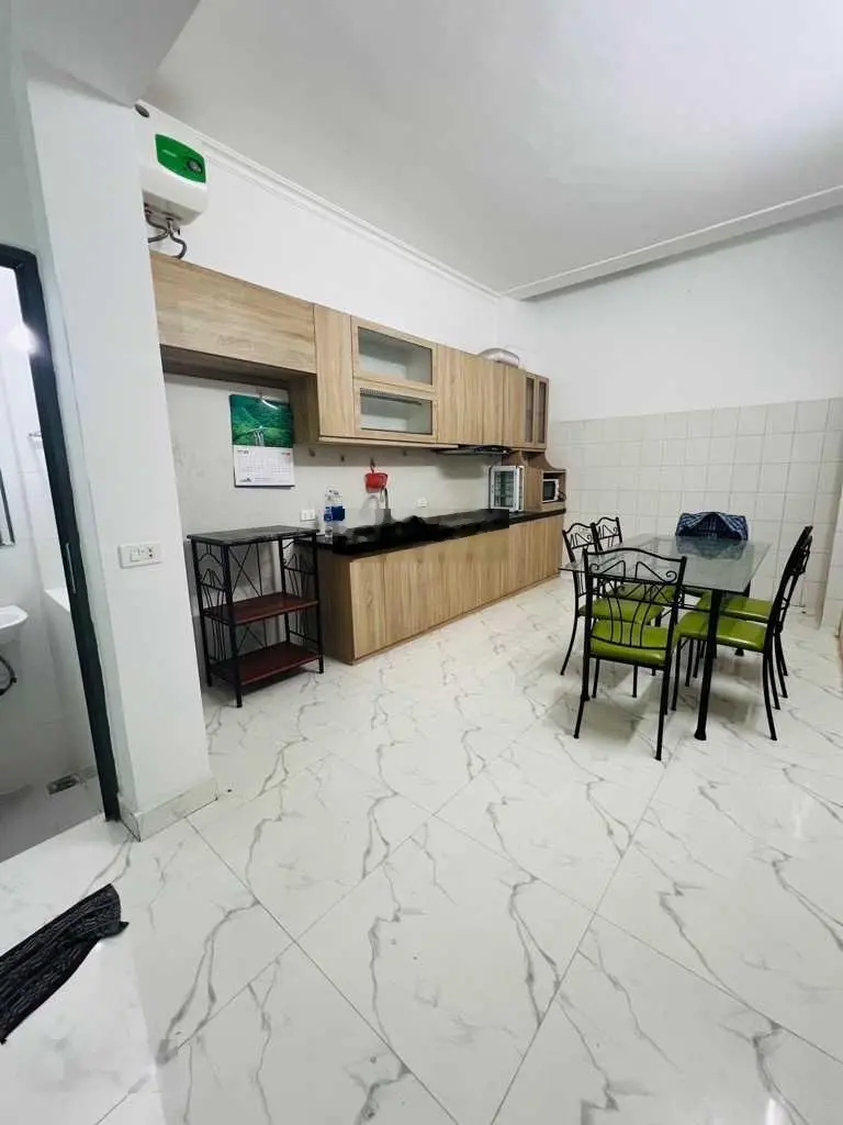 Bán Nhà Lạc Long Quân-Ô Tô Đỗ Cửa-52m-Ở Ngay