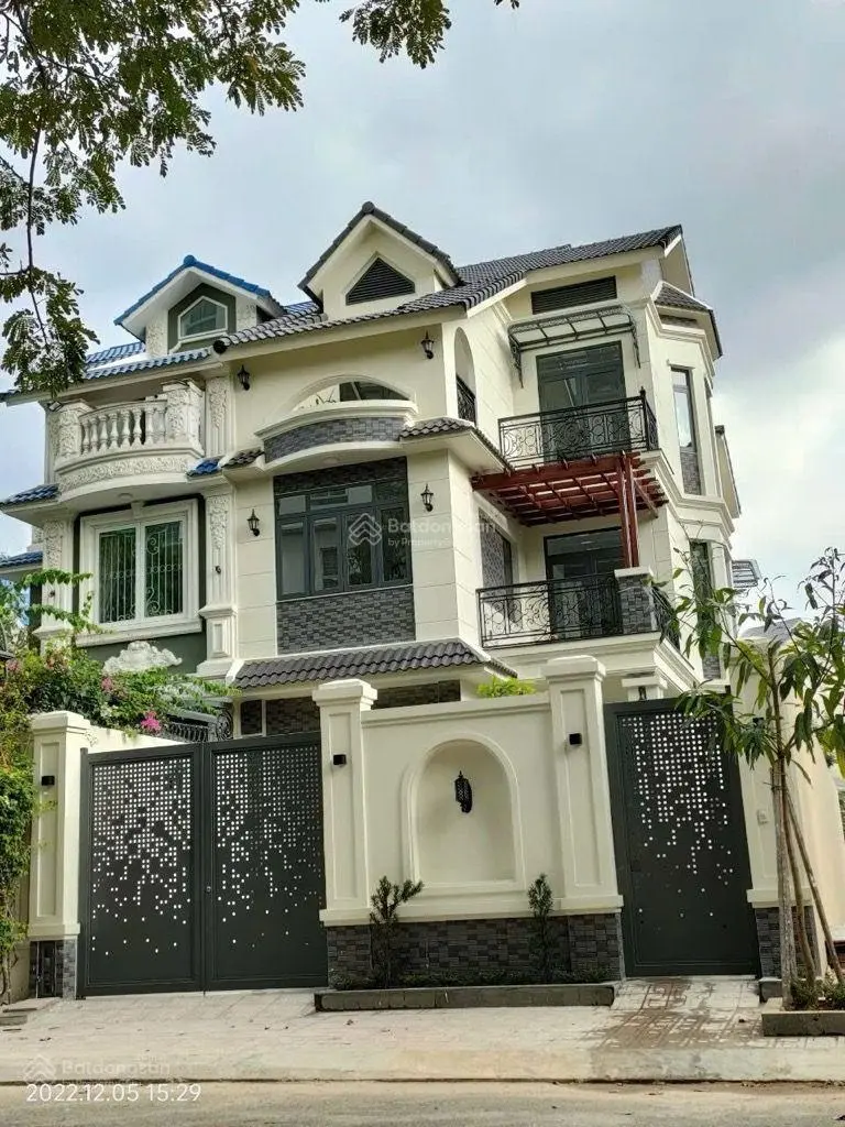 Biệt Thự 3 Tầng 200m2 Ngay đường Liên Phường Đối Diện CC Phố Đông Phước Long B TP Thủ Đức ,