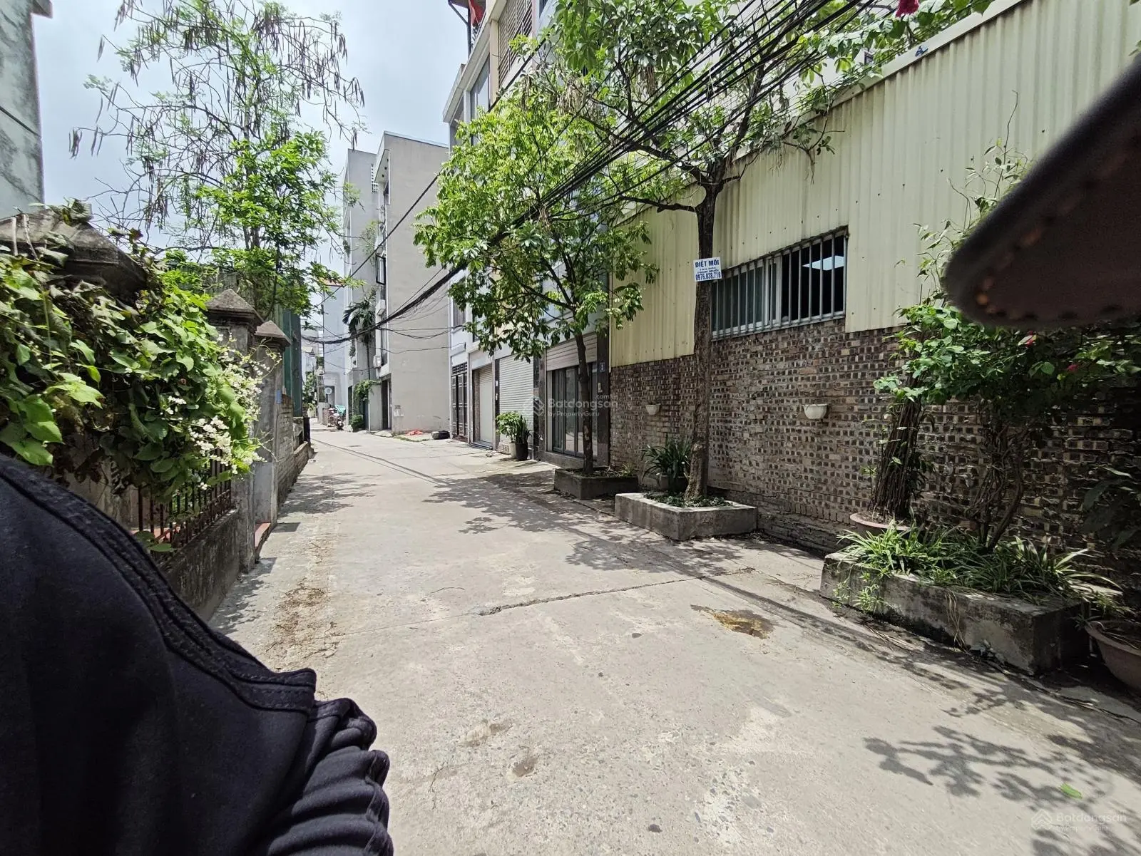Bán nhà 4 tầng mt 4m tổ 14 Thạch Bàn gần chợ Đồng Dinh. 50m ra trục chính gần trường, chợ, TTTM