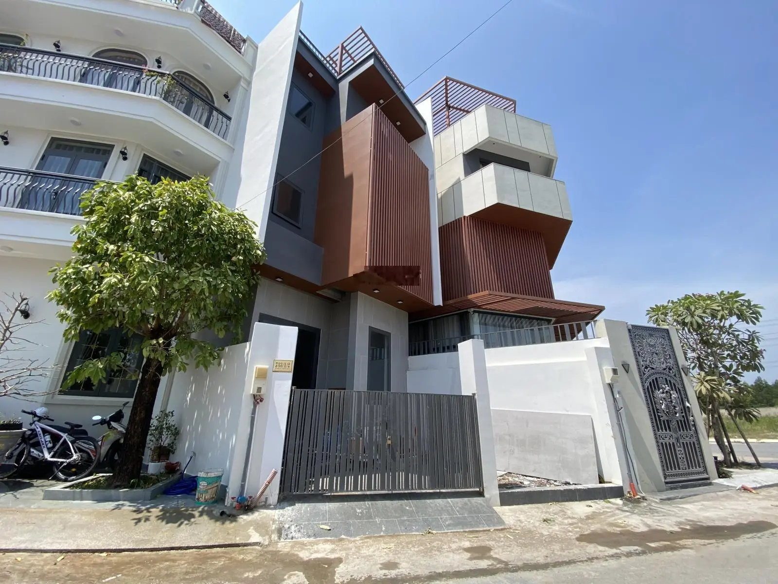 Chuyên bán nhà KDC 733 Nguyễn Bình, xã Nhơn Đức. Bàn giao thô, SHR pháp lý chuẩn. LH 0931 863 ***