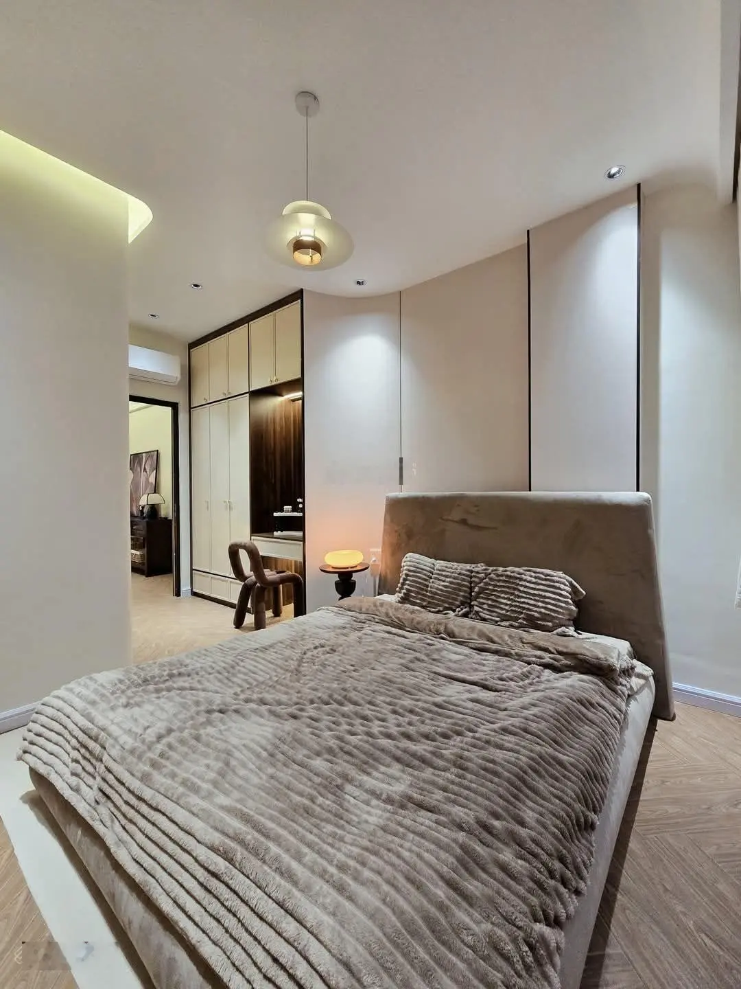NHÀ ĐẸP 3 tầng full nội thất sang trọng đường HOÀNG DIỆU
