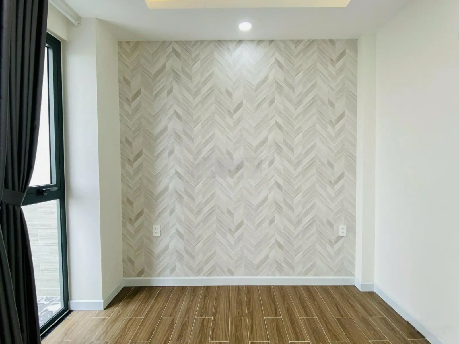 Bán Nhà Mặt Tiền Kinh Doanh giá như trong hẻm Nguyễn Duy Cung P12 Full nội thất 4tầng 5pn 6wc