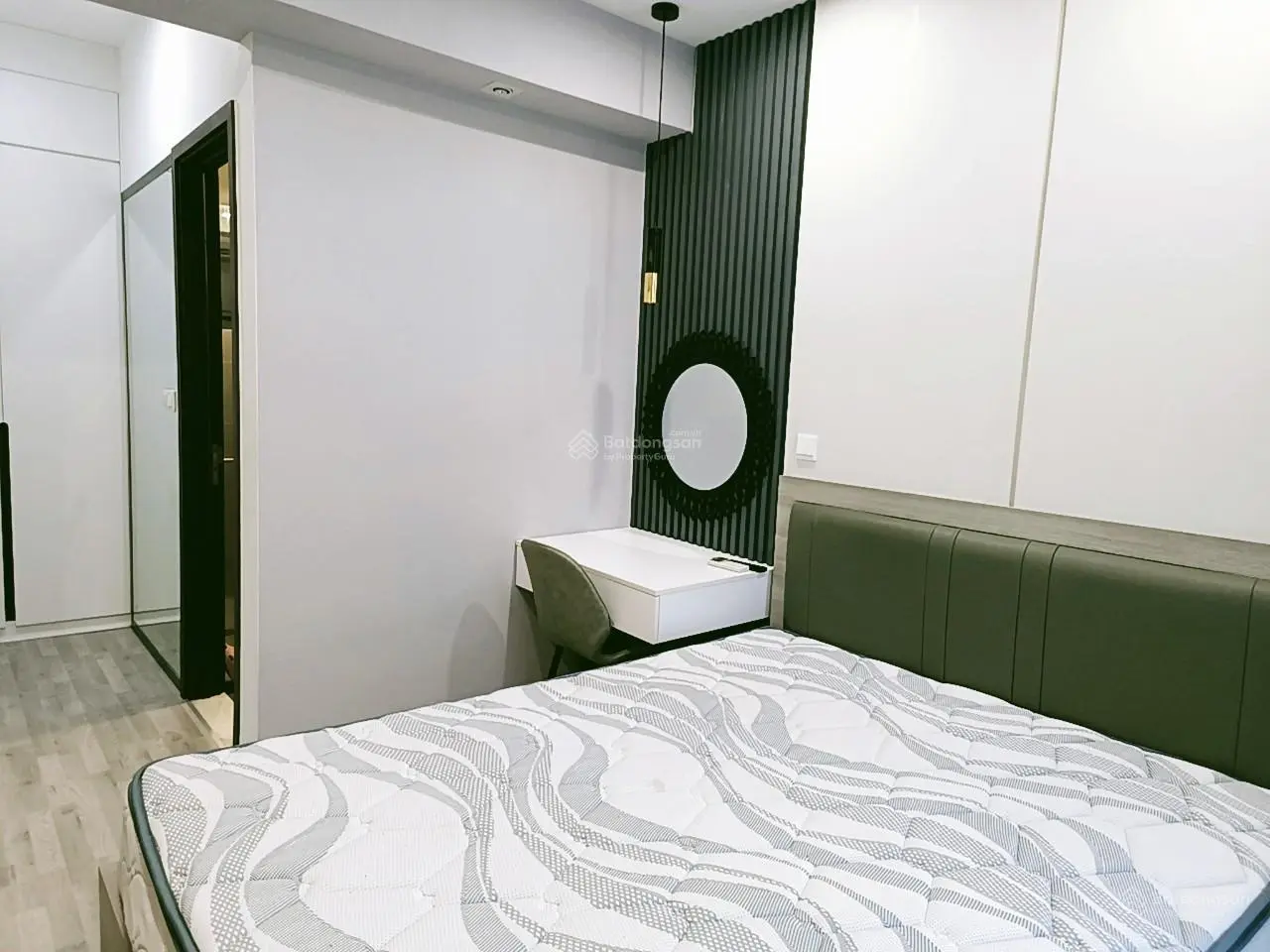 Cần bán căn hộ One 2 phòng ngủ, diện tích 81.32m2, full nội thất, view sông, giá 7,5 tỷ