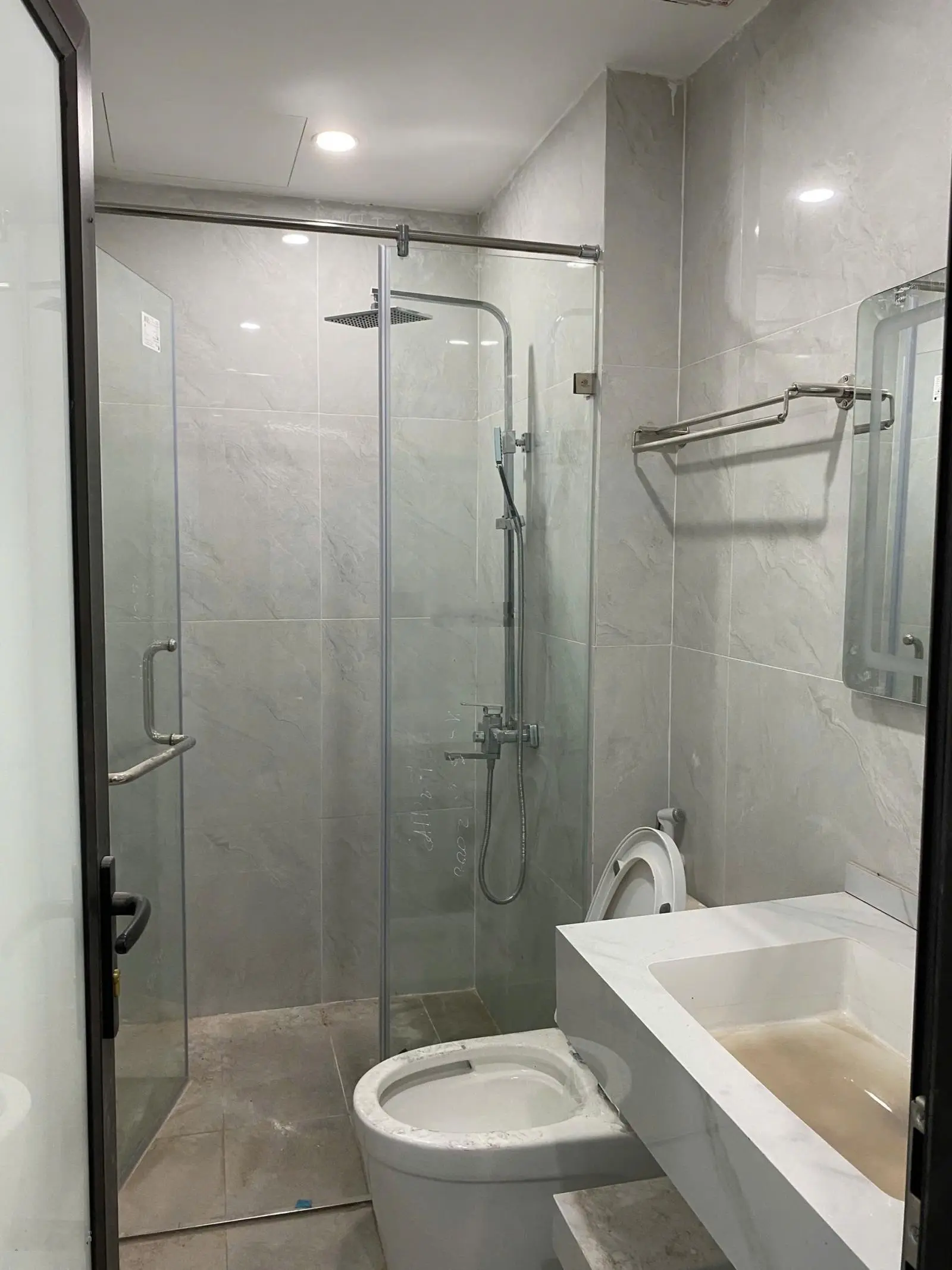 Duy nhất nhà 30m2 x 5 tầng Tây Mỗ, ngõ thông thoáng, ô tô đỗ cổng, giá chỉ 5.1 tỷ, LH 0988175136