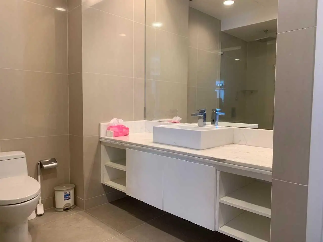 Bán căn hộ Azura 1 phòng ngủ, sổ đỏ lâu dài, tầng cao, cho thuê tốt. Lh: 0931 914 ***