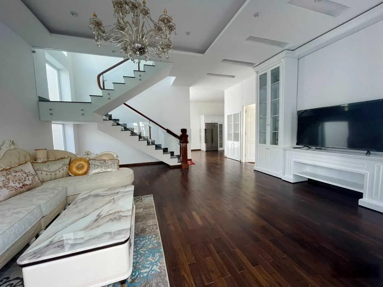Bán Villa Nam Hồ thiết kế hiện đại 200m2, nội thất cao cấp giá 11 tỷ thương lượng