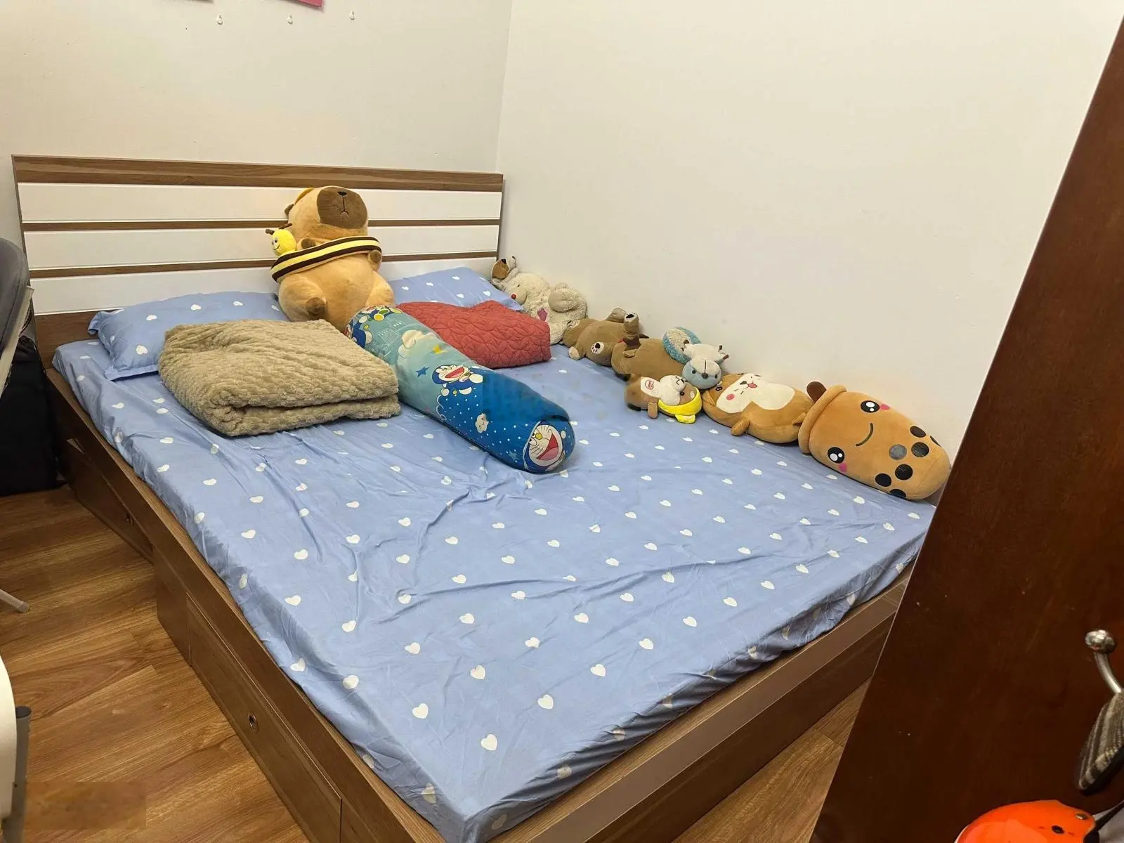 Bán căn 2 ngủ 2 vệ sinh tầng trung full đồ