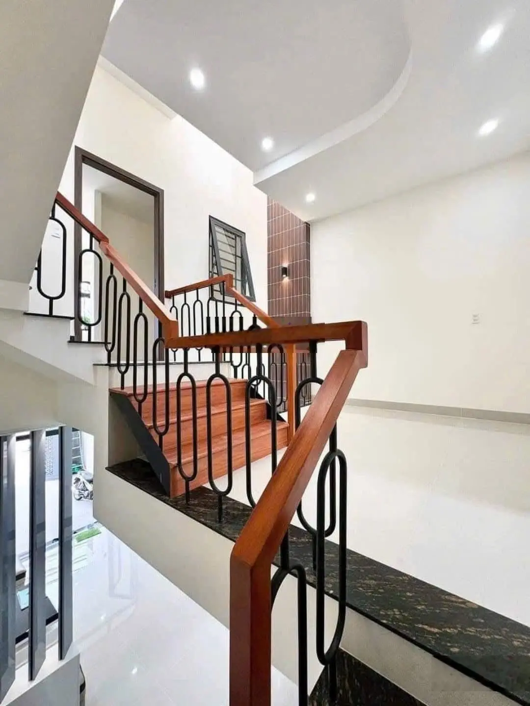Chủ nhà cần bán gấp căn Phan Xích Long, P2, Phú Nhuận, giá 3tỷ990 DT 82,5m2, HĐ thuê 20tr/th