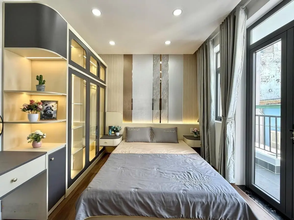 Ngân hàng thanh lý gấp căn nhà DT: 58m2 (4,5x13)m giá 3tỷ760 1 trệt 2 lầu đường Trương Định, P7, Q3
