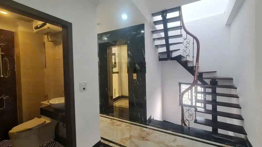 Phố Lò Đúc 66m2 6 tầng thang máy, ô tô, ngay gần mặt phố