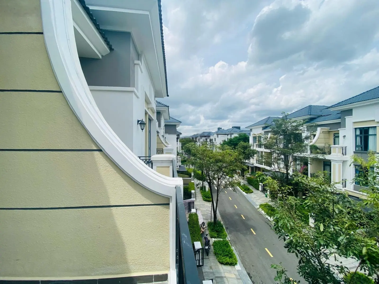 Bán nhà 6x17m, 3 tầng, hoàn thiện nội thất mới, sổ hồng, giá chỉ 16.5 tỷ (TL). LH: 0938241656