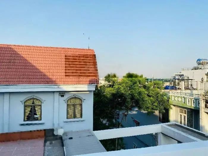 Chủ tặng lại toàn bộ nội thất cao cấp, gần mặt tiền, khu dân trí. DT 5,3x15,6, 3 tầng, giá 5,6 tỷ