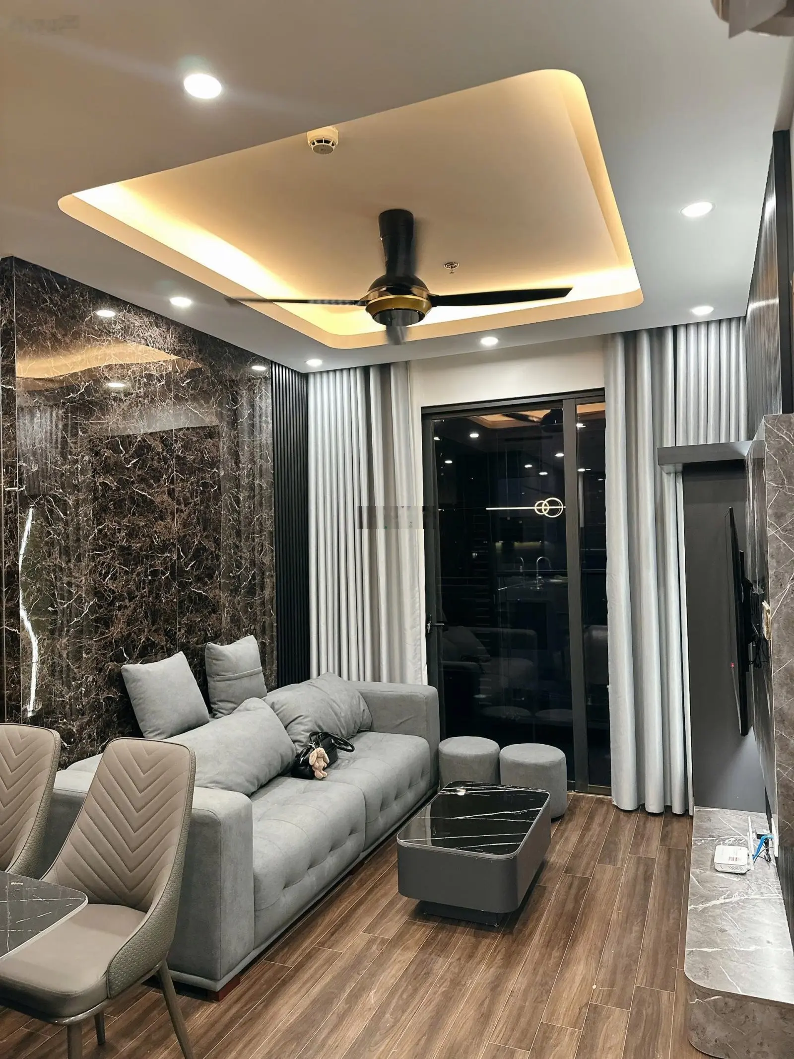 Bán căn hộ chung cư giá tốt tại Hoàng Huy Commerce, 2,367 tỷ VND, 67,4m2