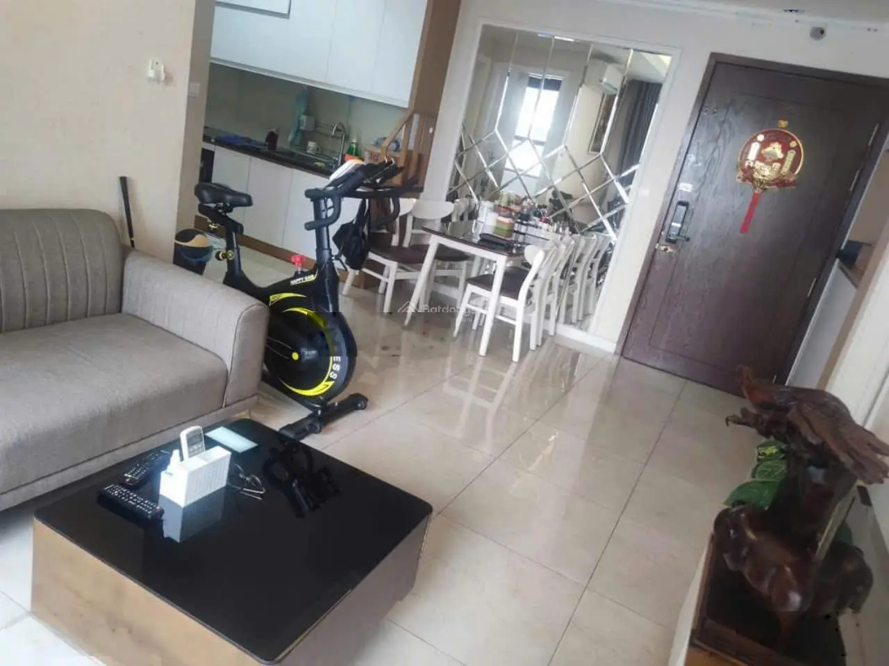 Bán căn 2 ngủ, diện tích 73m2, đủ đồ, view hồ Thanh Xuân, Vinhomes D'Capitale. LH: 0974 629 ***
