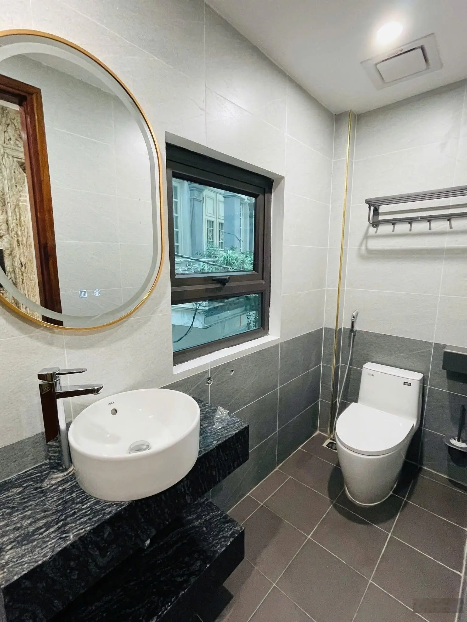 Đừng bỏ lỡ 1 siêu phẩm nhà đất nằm ngay tại trung tâm Hà Nội-7 tầng Tmáy-Lô góc- Ôtô vào nhà