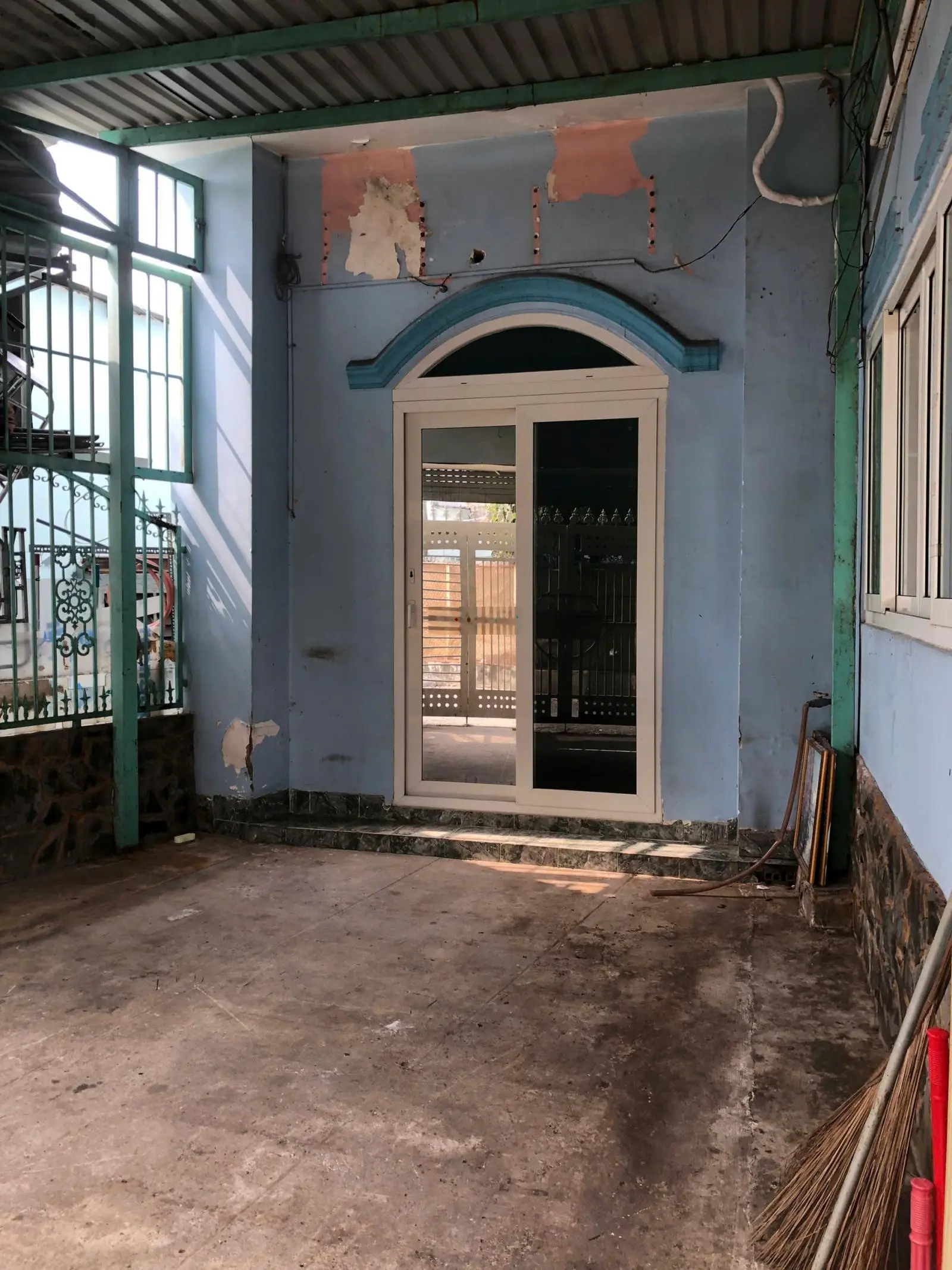 Gấp bán để định cư, HXH thông, nhà 3 tầng, DT: 96m2, ngang 8m, pháp lý chuẩn, tạo ra dòng tiền đều