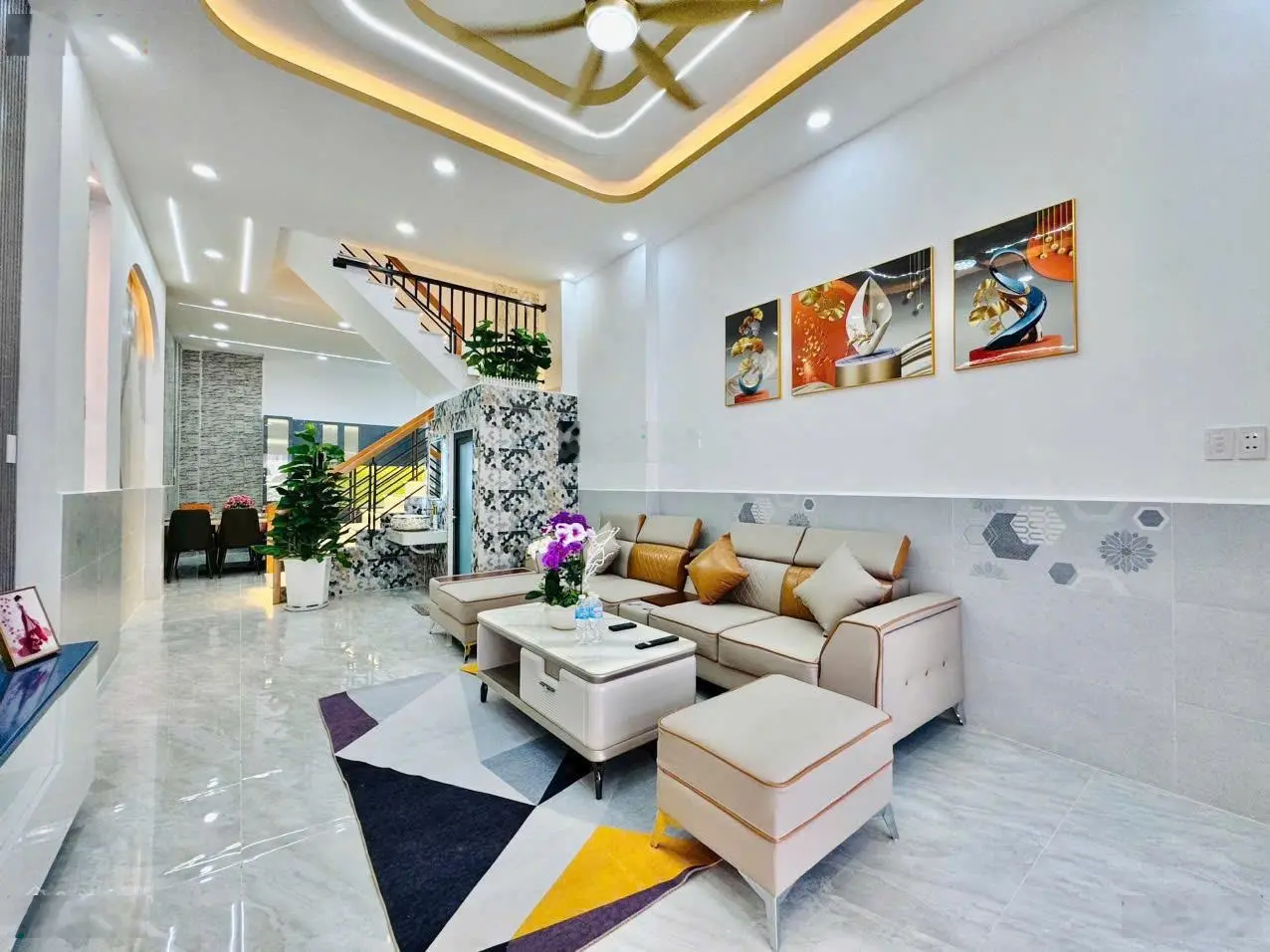 Chính chủ kẹt tiền bán nhà GIÁ 3TỶ550 Đ.Trần Não, Q.2. DT 60m2. HĐ thuê 16tr/tháng. Nhà 1T2L. SHR