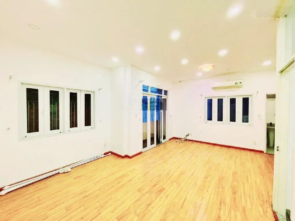Chỉ 115tr/m gần ngã 4 phú nhuận - hẻm sạch sẽ an ninh - nhà 3 tầng 93m2 - 2 sân vườn trước sau