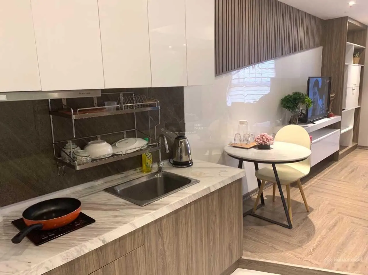 Cần bán căn hộ chung cư Remax Plaza, Quận 6. DT 120m2, 3PN, 2WC. Giá bán 4.2 tỷ, LH 0775 180 *** Kim