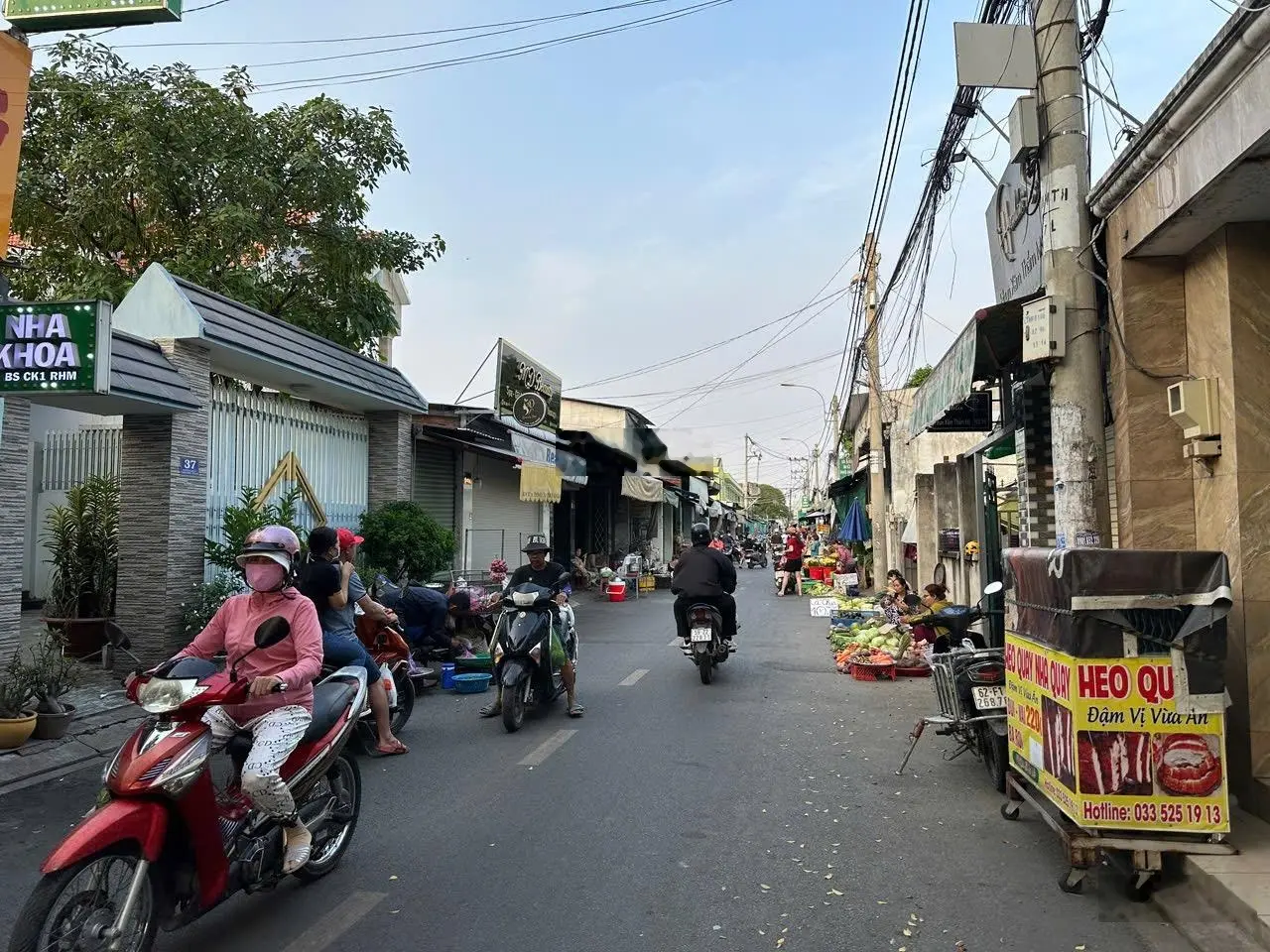 Bán mặt tiền đường Đỗ Thế Diện, phường Long Thạnh Mỹ, Quận 9 DT 20 x 30 = 600m2.
