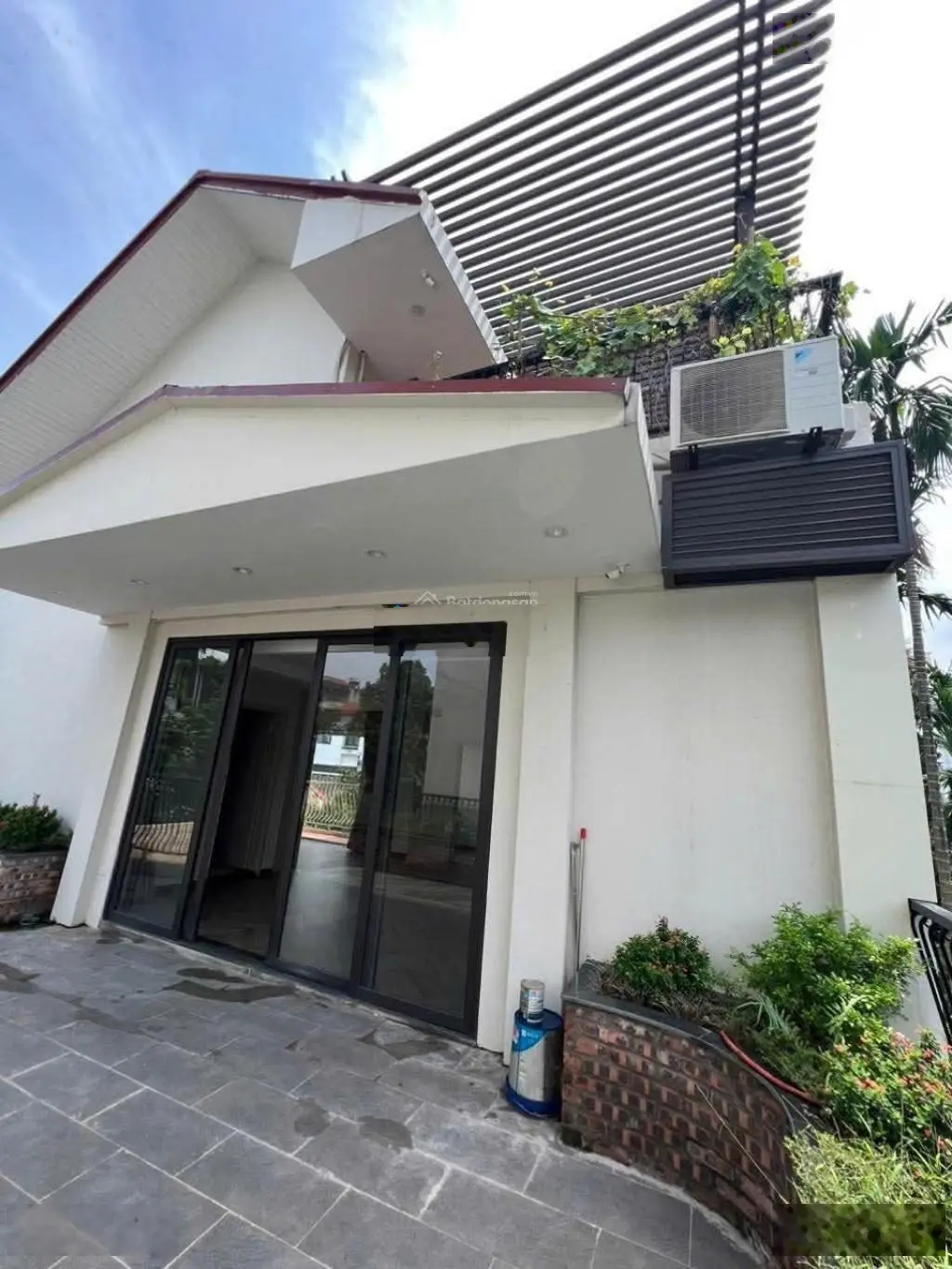 Bán biệt thự Ngọc Thụy, Long Biên, DT: 320m2 - LH: 0989819365