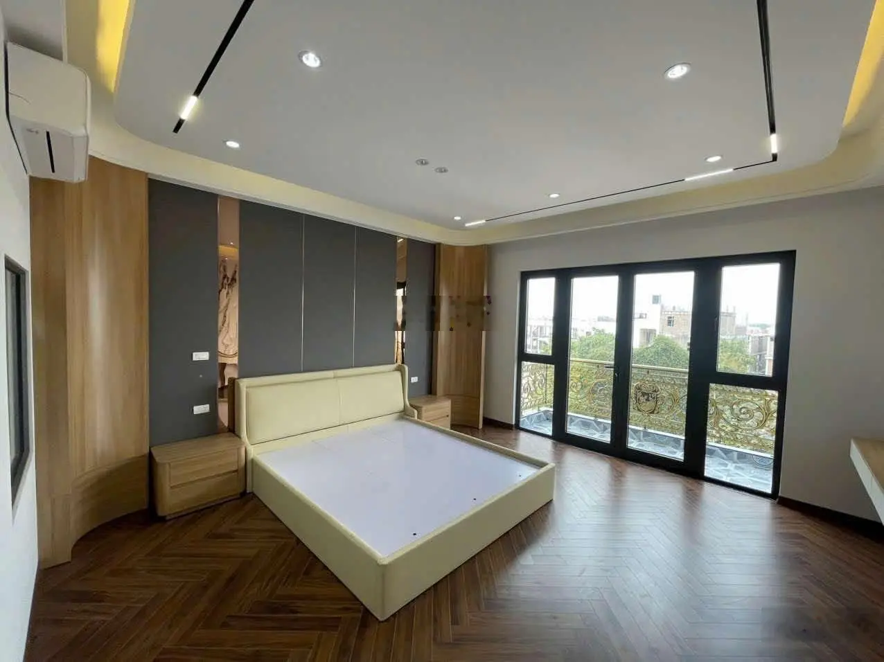 Cực phẩm, Bán tòa nhà Phố Tư Đình, Long Biên. Gara,thang máy, Vỉa hè, Kinh Doanh. DT56x5m. 16.8 tỷ