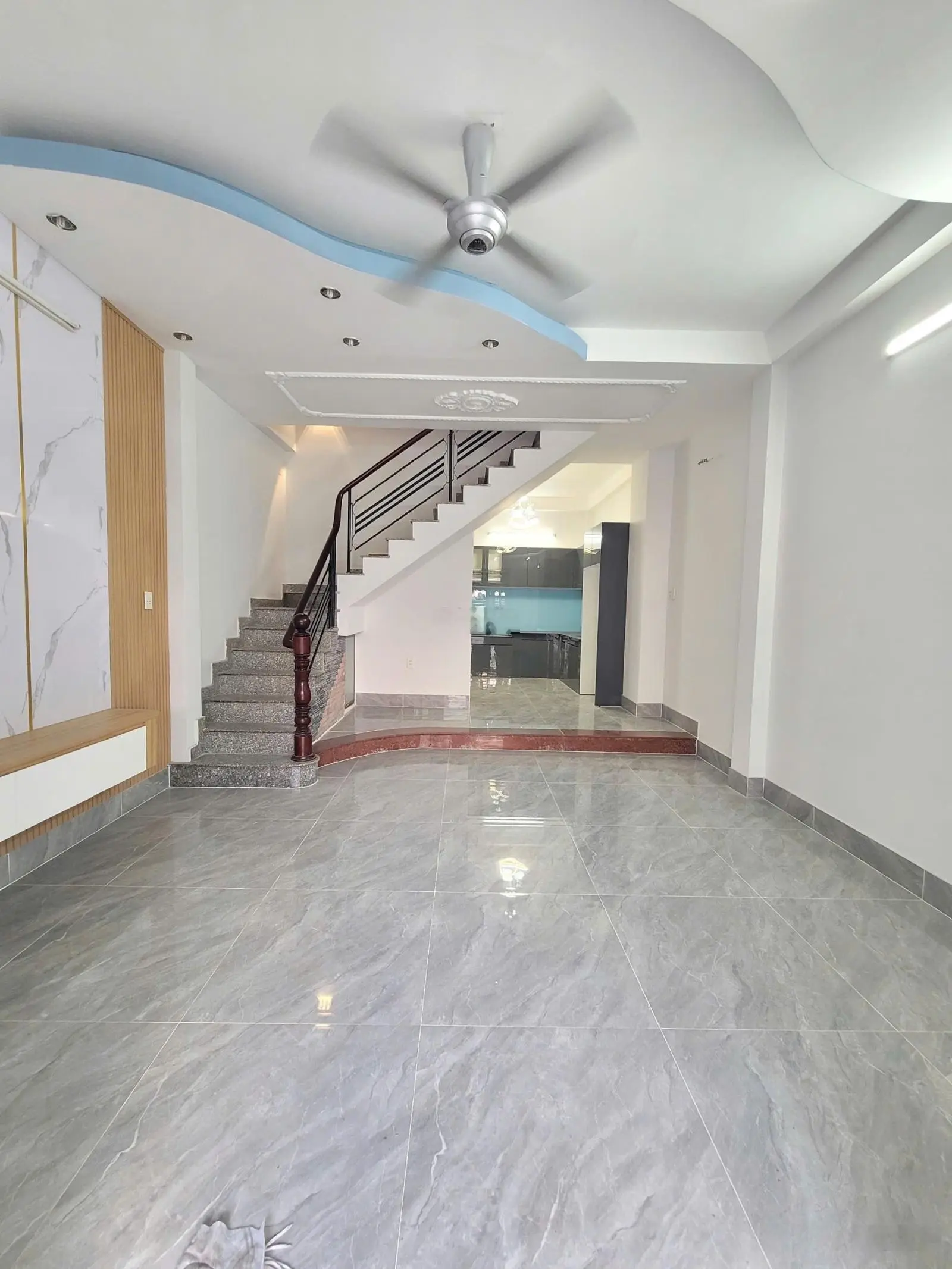Nhà 2 lầu, 5x12m, 3.35 tỷ, Dĩ An, đường 10m thông, Ra BigC 900m, Khu dân cư văn minh, SHR