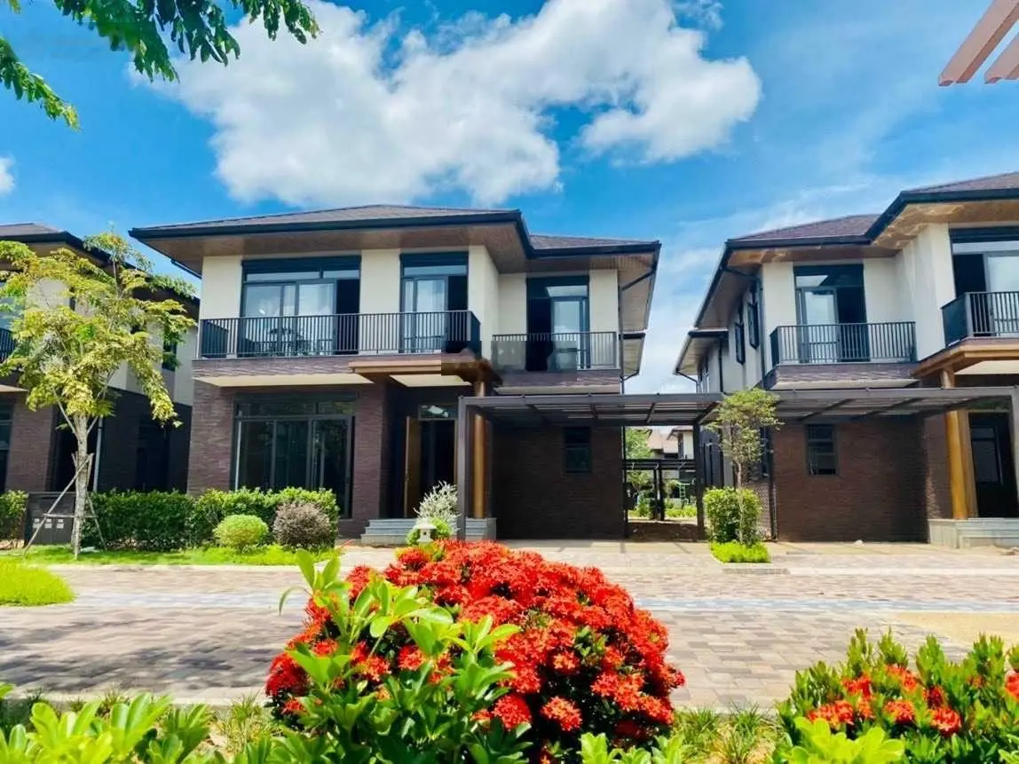 Cần bán căn biệt thự đơn lập (225m2) khu Rivera giá tốt trên thị trường, hướng nhìn về Sông Vàm Cỏ