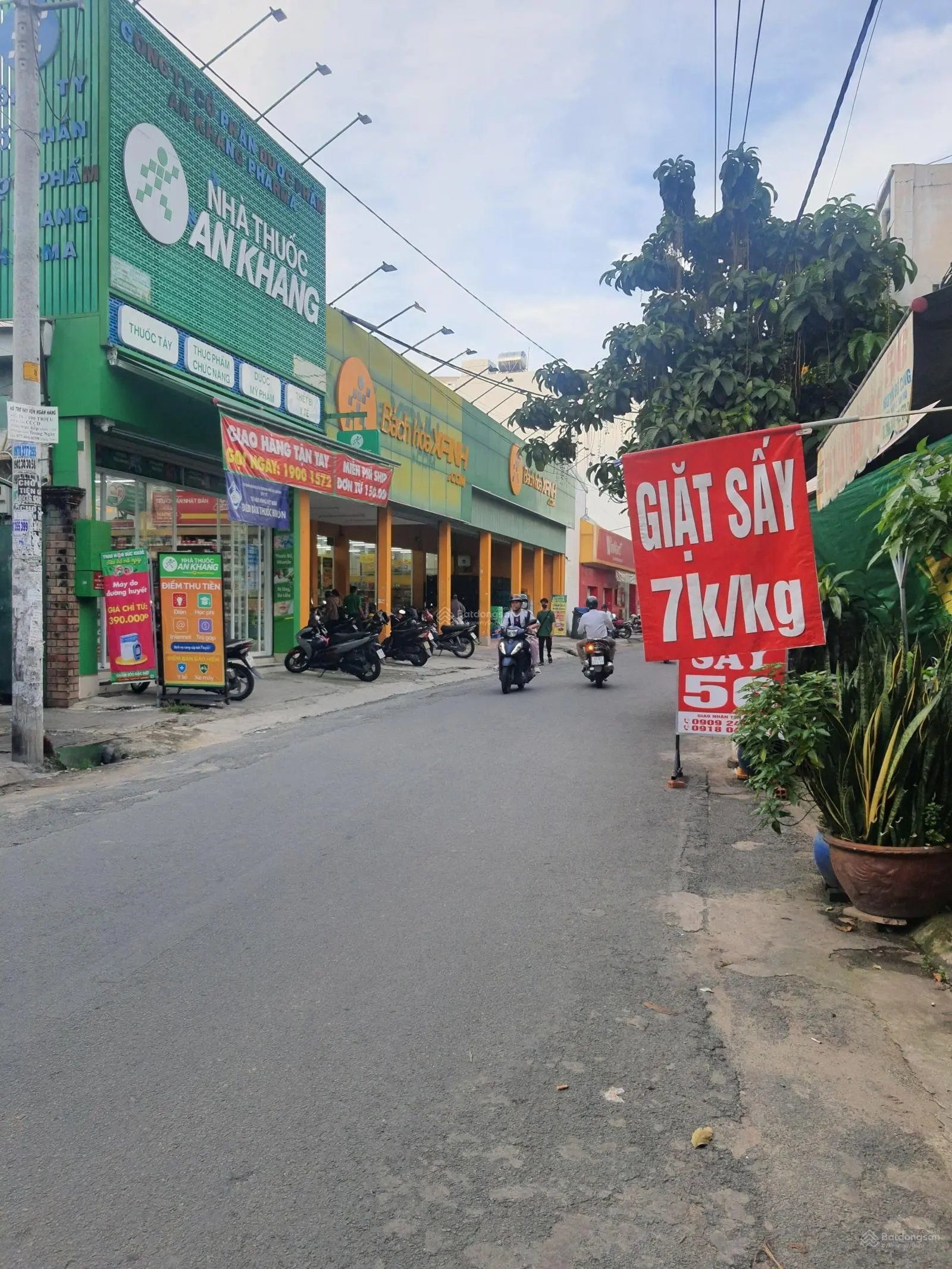 Nhà mặt tiền nguyên căn, kế ĐH Công Nghiệp, khu sầm uất, kinh doanh thuận lợi, dòng tiền hơn 60 tr