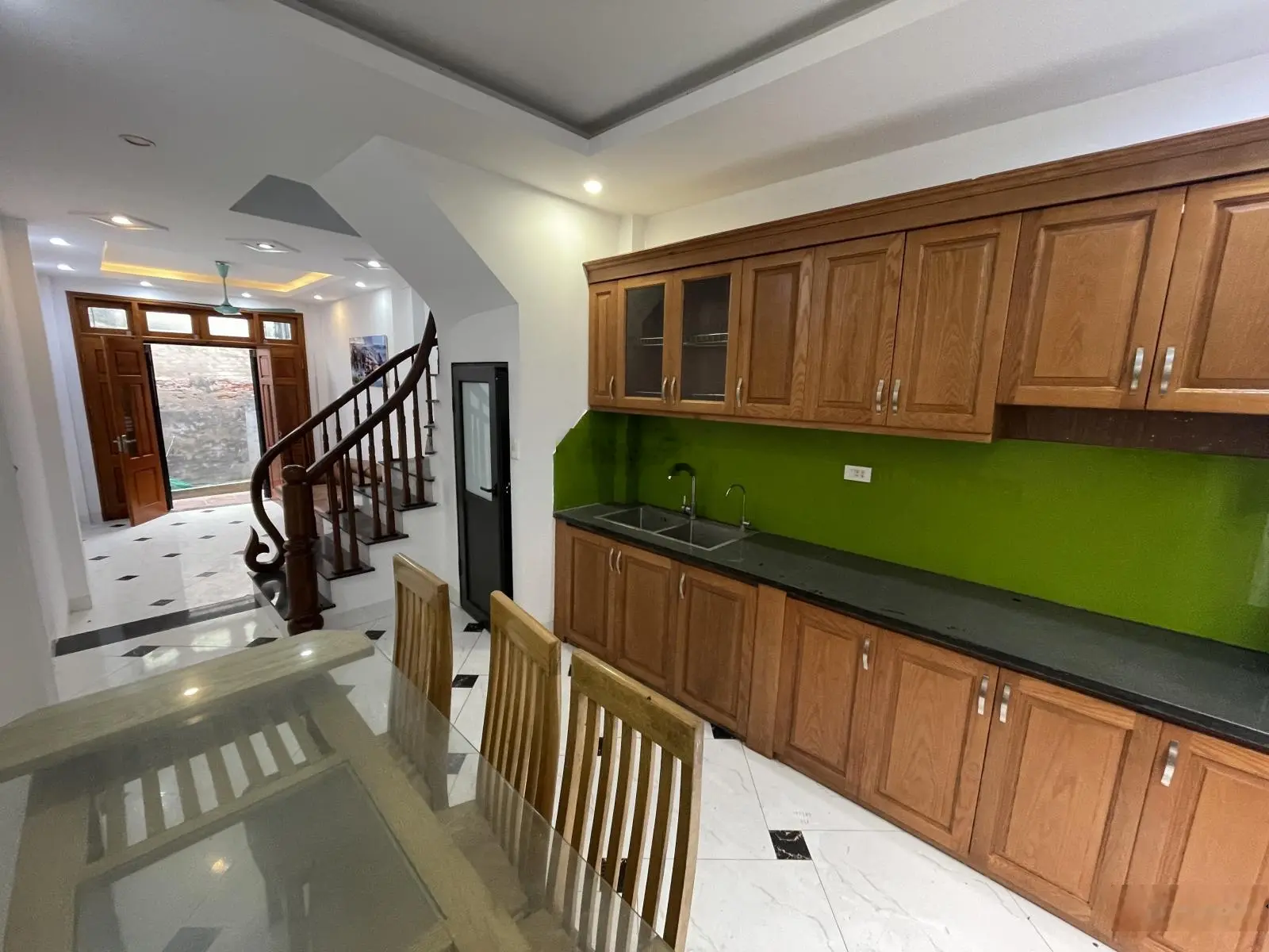Chính chủ bán nhà 4Tx 32m2 ôtô cách nhà 20m gần trạm xe buýt sát cổng Phượng Đồng giá 2,8 tỷ