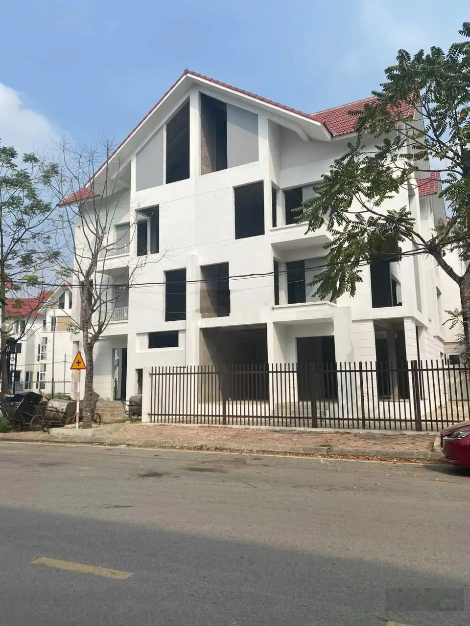 Cần bán biệt thự tại Ngôi Nhà Mới (New House City)