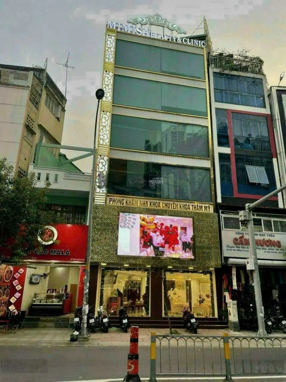 Tòa nhà mặt tiền Nguyễn Xí(2 Chiều) -(7x25m) - 7 tầng thang máy - HDT 190 triệu - Giá chỉ 44 tỷ