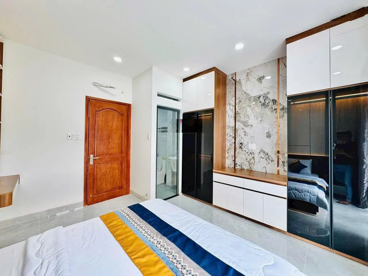 Sang nhượng nhà 41m2 đường Yên Thế, Tân Bình. Gần công viên Gia Định. Sổ sẵn. Cho thuê 15tr