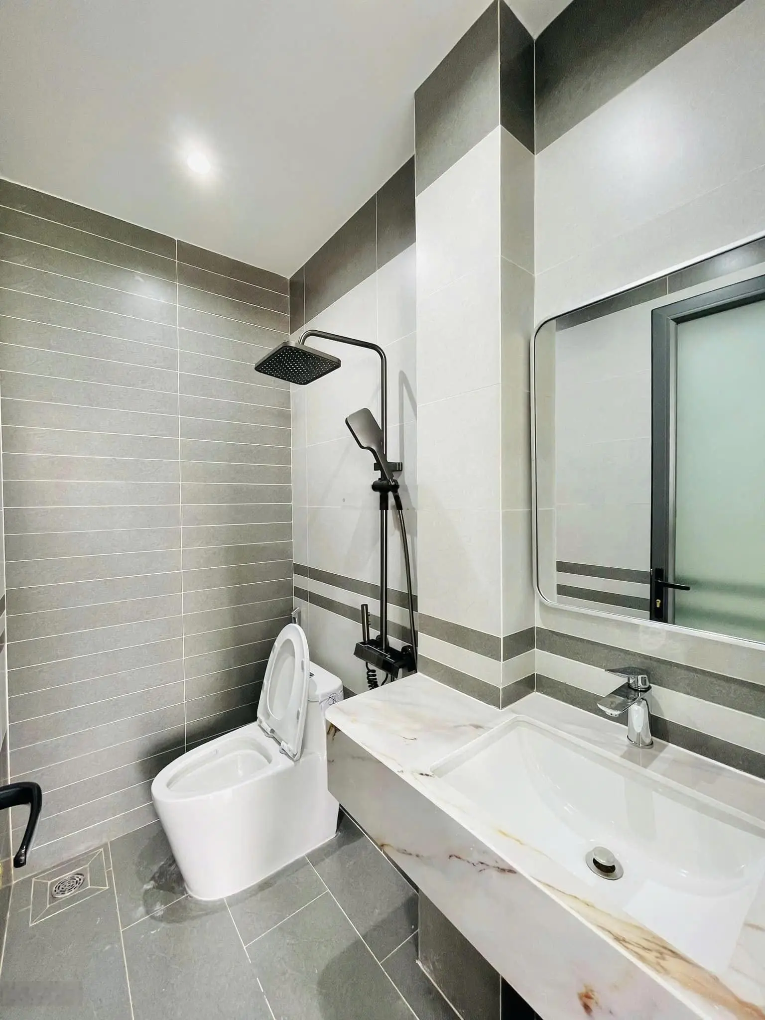 Kẹt tiền, tôi bán nhà ở Trần Khánh Dư - Quận1 kế bên chợ Tân Định, cho thuê 35triệu. Giá 3tỷ6/62m2