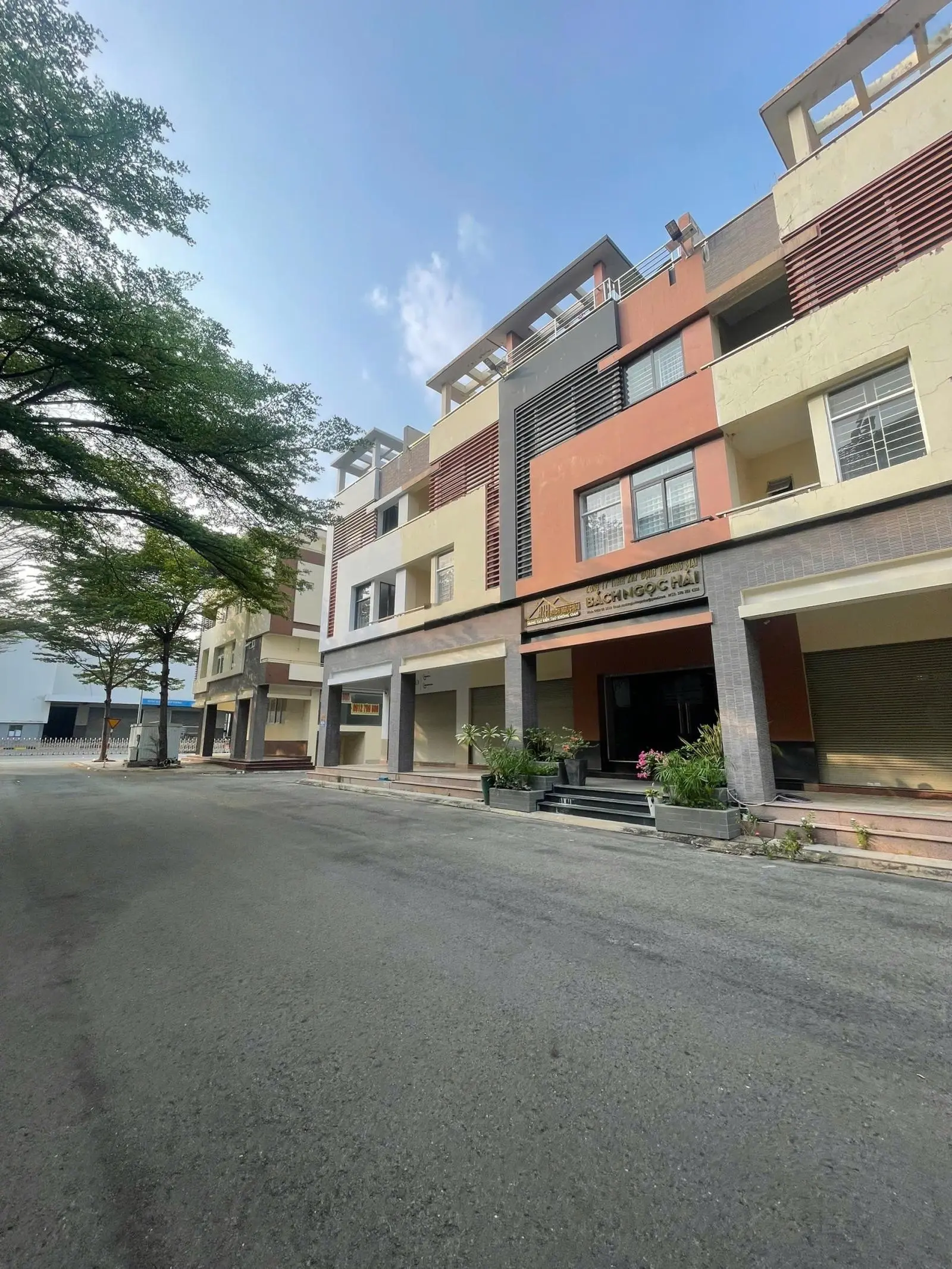 Bán căn nhà 2 mt lý thái tổ kế bên trung tâm thương mại thế giới tp mới bình dương giá 6 tỷ5
