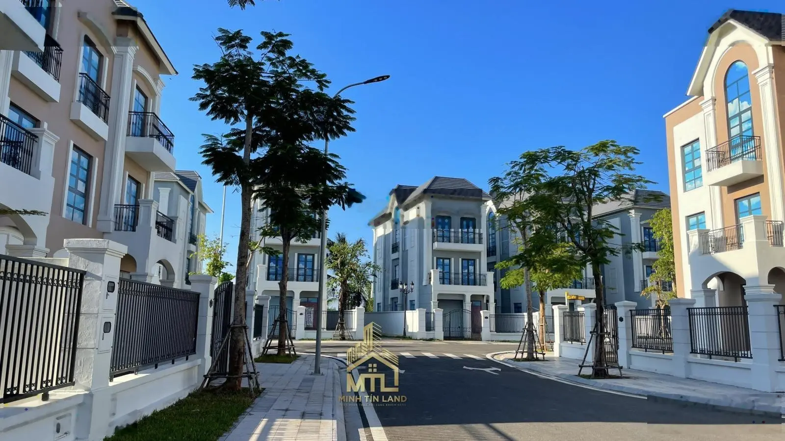 Bán nhà phố 120m2 đối diện công viên tại Vinhomes Grand Park giá chỉ 17 tỷ. LH 0828 030 *** Thiện