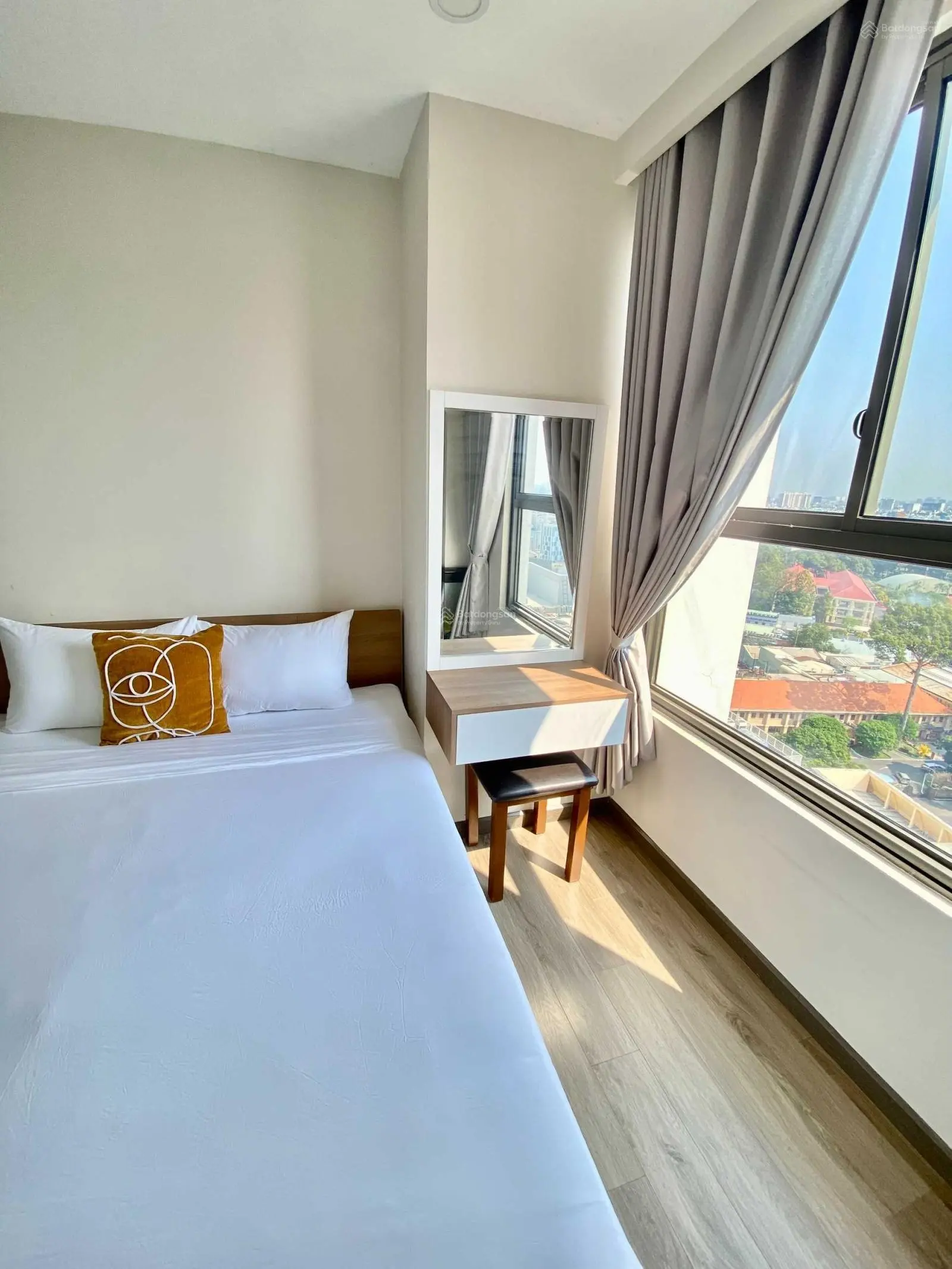 Chủ bán gấp CHCC Horizon Tower Quận 1, DT 135m2, 2 phòng ngủ lớn, giá 7.2 tỷ, LH: 0902 818 *** sổ
