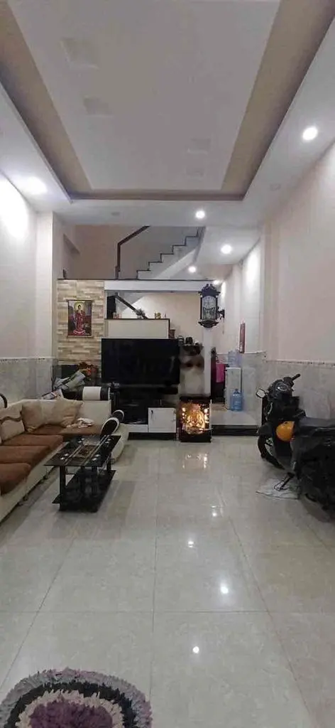 🔥🔥🔥…nhanh kh ơi nhà ngã tu ga nhỉnh 3 tỷ ,hẻm xe hơi