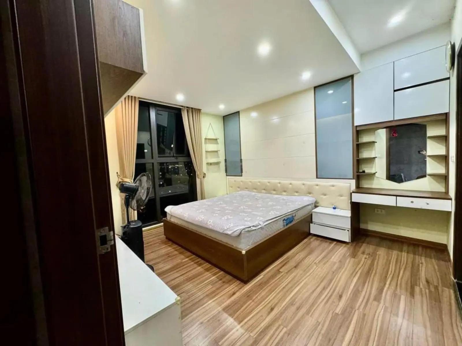 Nhà em cần bán căn 101m2, 3 ngủ, tầng 12 đẹp toà CT15 Greenpark, giá 5,45 tỷ