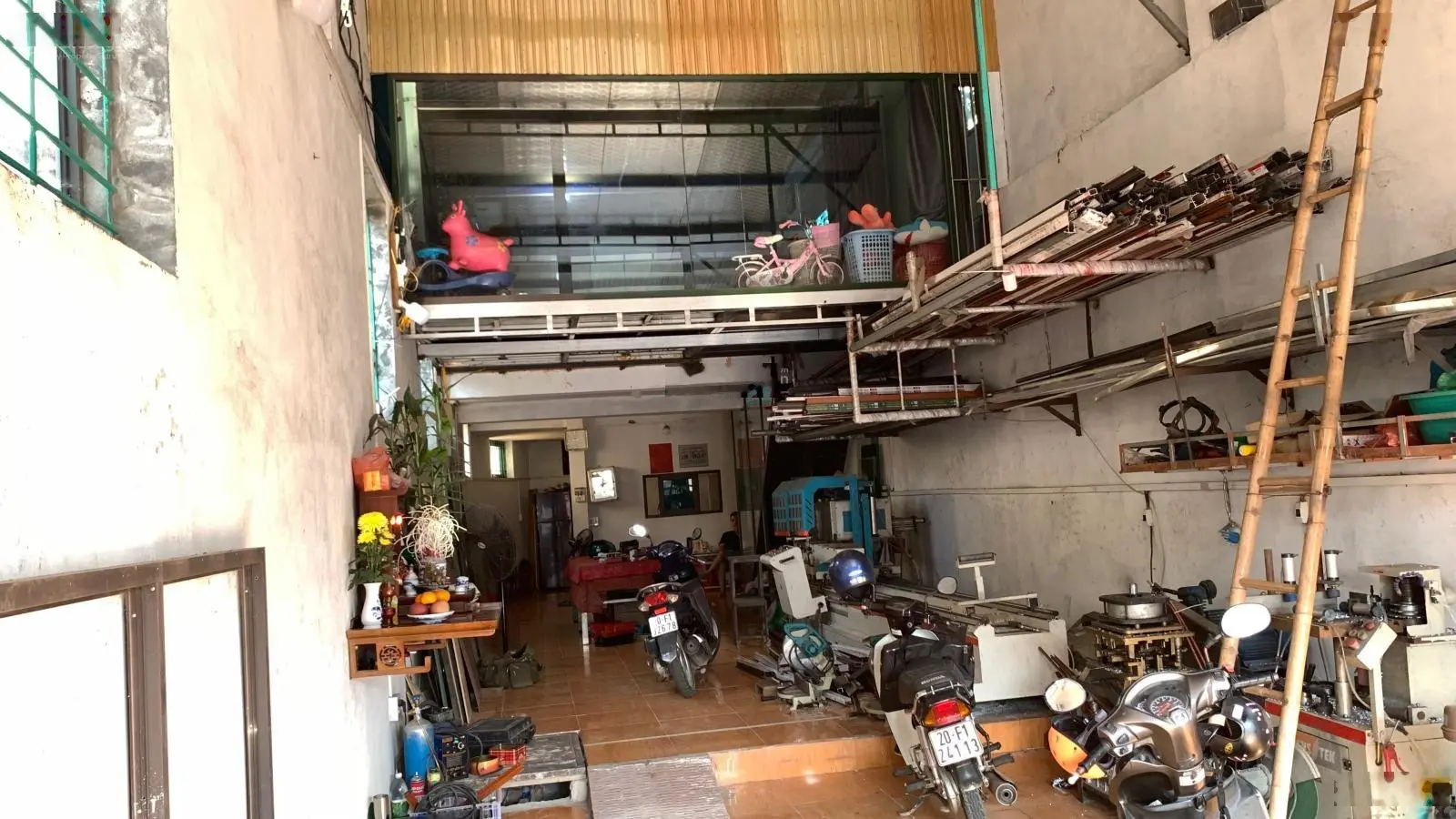 Bán viên ngọc hiếm 107.2m2 - có căn nhà C4 gác lửng, toạ lạc mặt đường Phú Thái