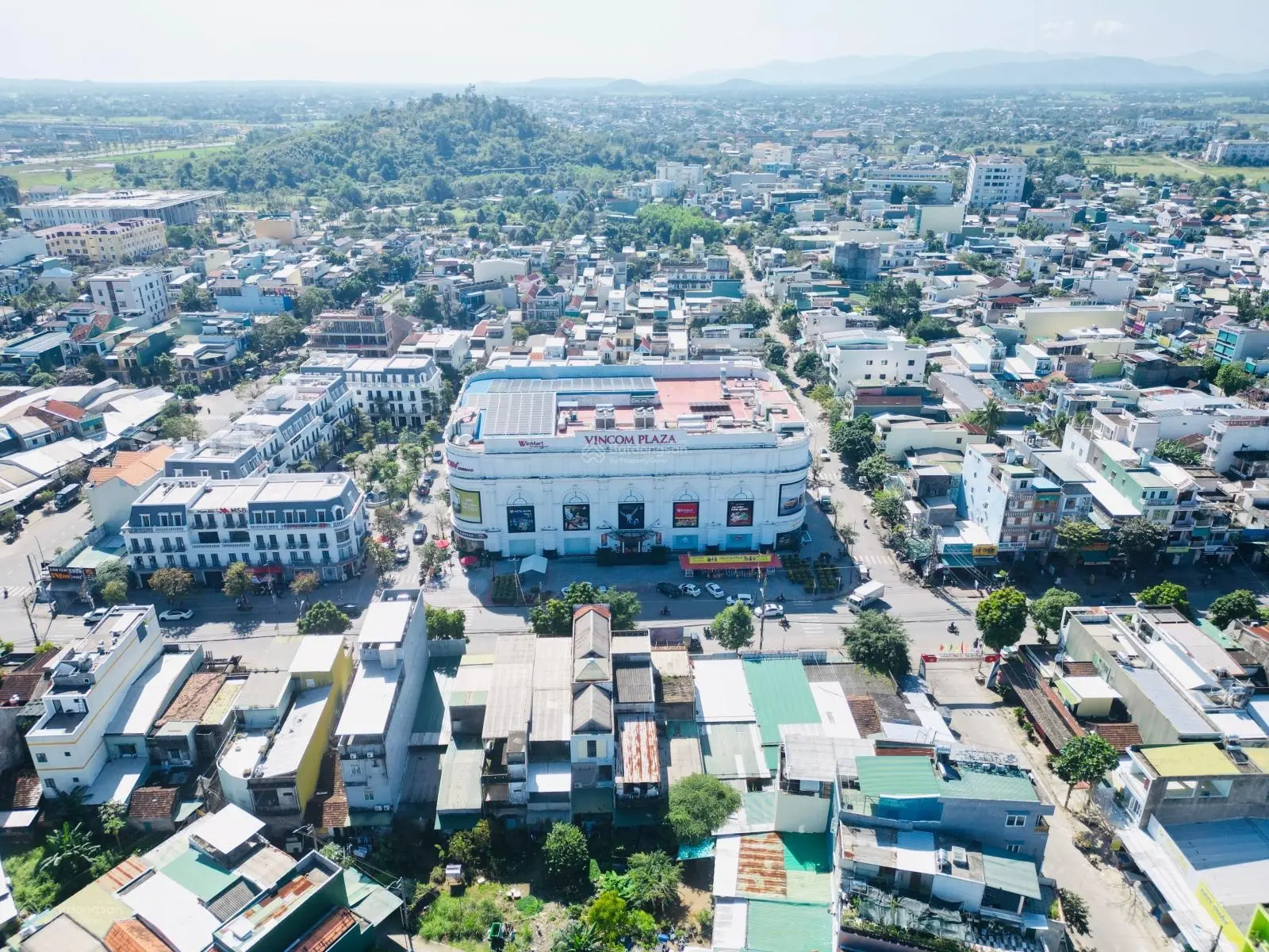 Chiính chủ cần bán căn nhà shophouse 3 tầng 2 mặt tiền đường Vincom Quang Ngãi ngay trung tâm