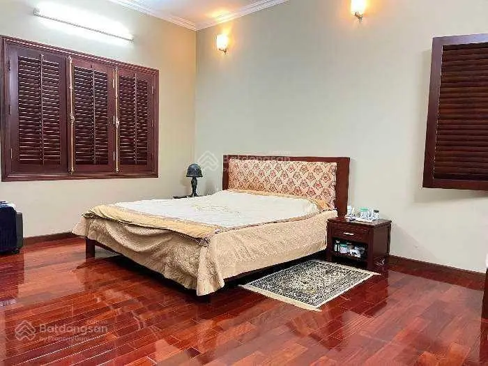 Cần thanh khoản gấp - biệt thự bán đảo Linh Đàm - khu cực hiếm nhà bán