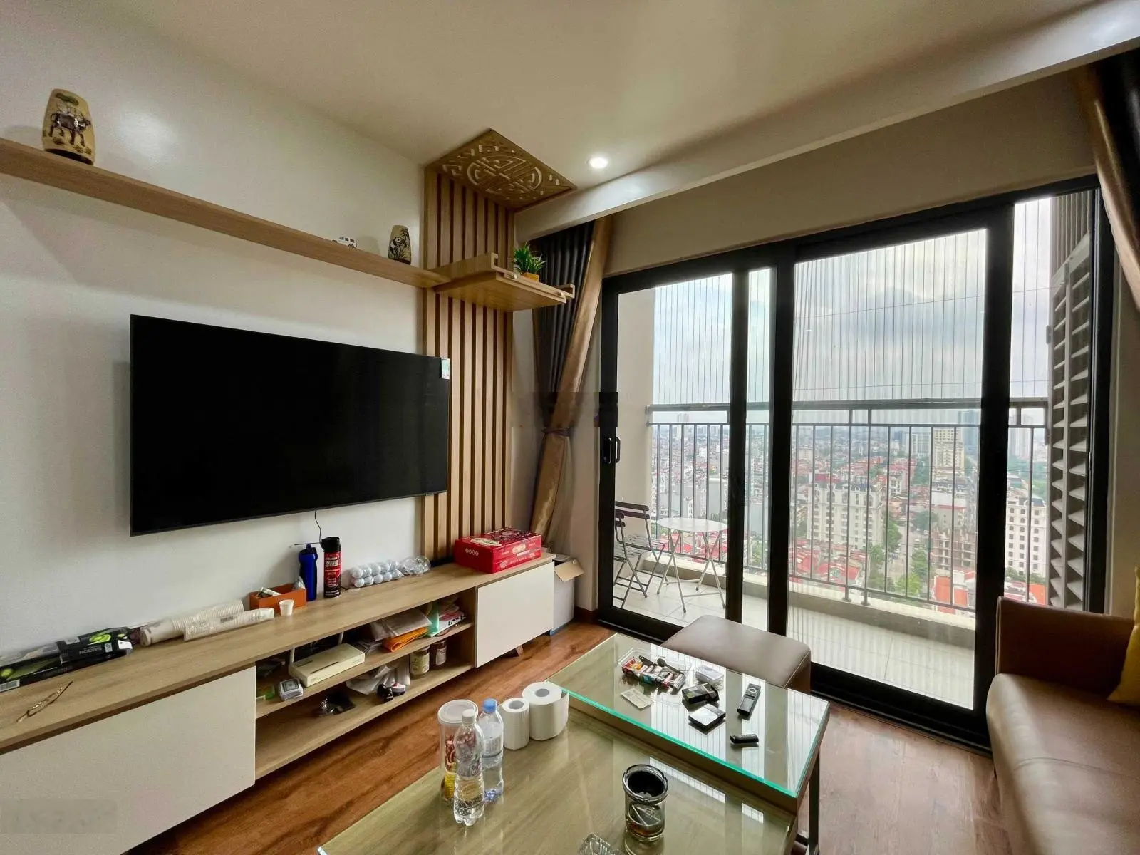 Em cần bán căn 2 ngủ chung cư Lotus Central, đủ nội thất, đang cho thuê 16tr/tháng, giá bán 3,xtỷ