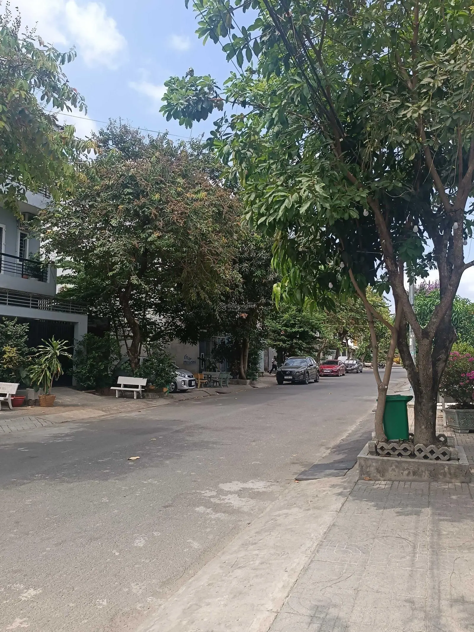 Chính chủ gửi bán nhà phố KDC Kiến Á, 1 trệt 2 lầu, sổ riêng hoàn công. Giá 10,5 tỷ bớt lộc