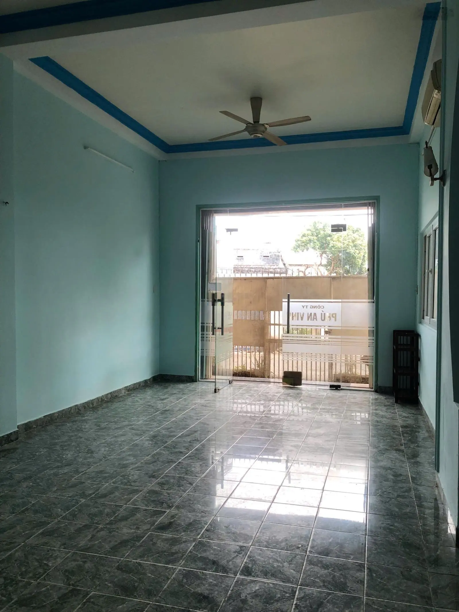 Gấp bán để định cư, HXH thông, nhà 3 tầng, DT: 96m2, ngang 8m, pháp lý chuẩn, tạo ra dòng tiền đều