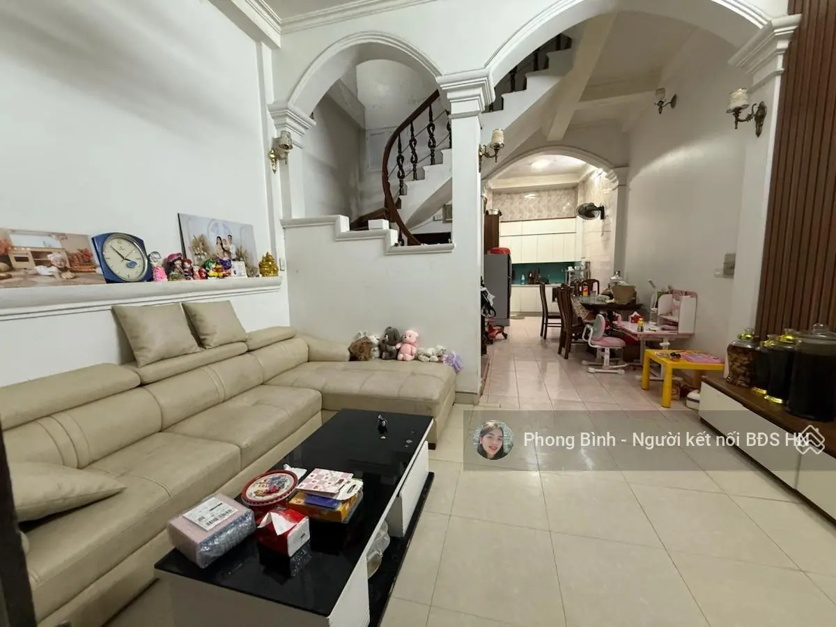 Cần tiền bán gấp giá nào cũng bán. Nhà Nguyễn Chính - Tân Mai 41m2*3T*MT4,5m. Gần phố, trk nhà 3m.