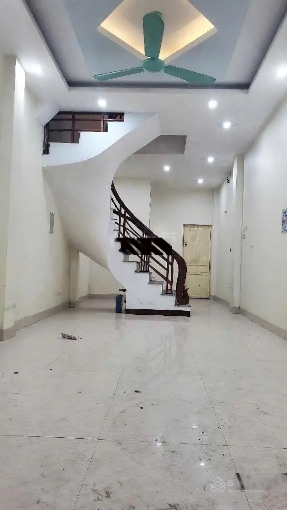 Cần Bán Nhà Trần Quốc Hoàn -Phần Lô -Ô Tô Chạy Vòng Quanh .40m .5 Tầng .6 Ngủ .13,6 Tỷ