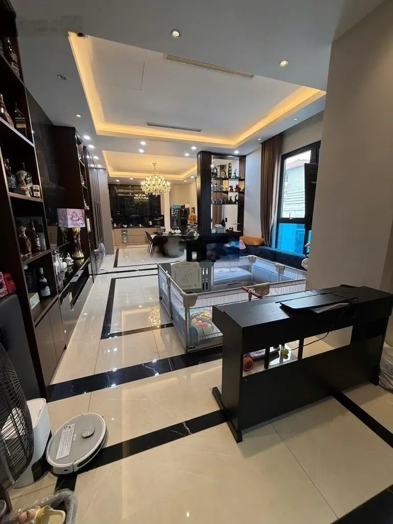 Đỉnh cao lý nam đế - một nhà ra phố - oto đỗ cửa - 3 thoáng - full nội thất cao cấp - thang máy